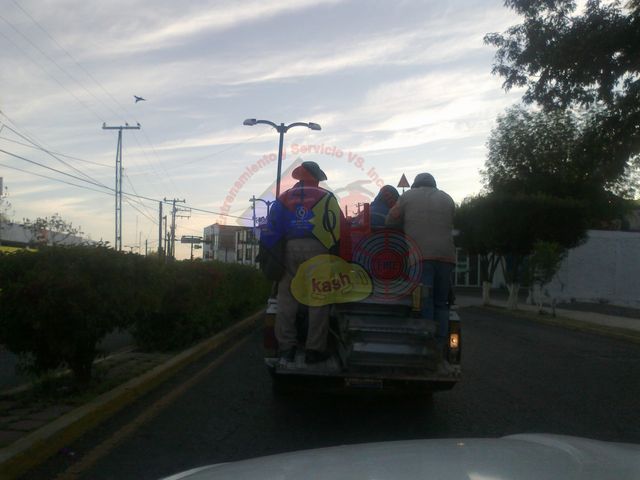 Y SI PASA UN ACCIDENTE!!!! ¿QUIÉN ES EL RESPONSABLE? LA CAMIONETA? EL PATRÓN? EL TRABAJADOR? EL TOPE? EL PERRO QUE SE ATRAVESÓ? O YA LE TOCABA?
.